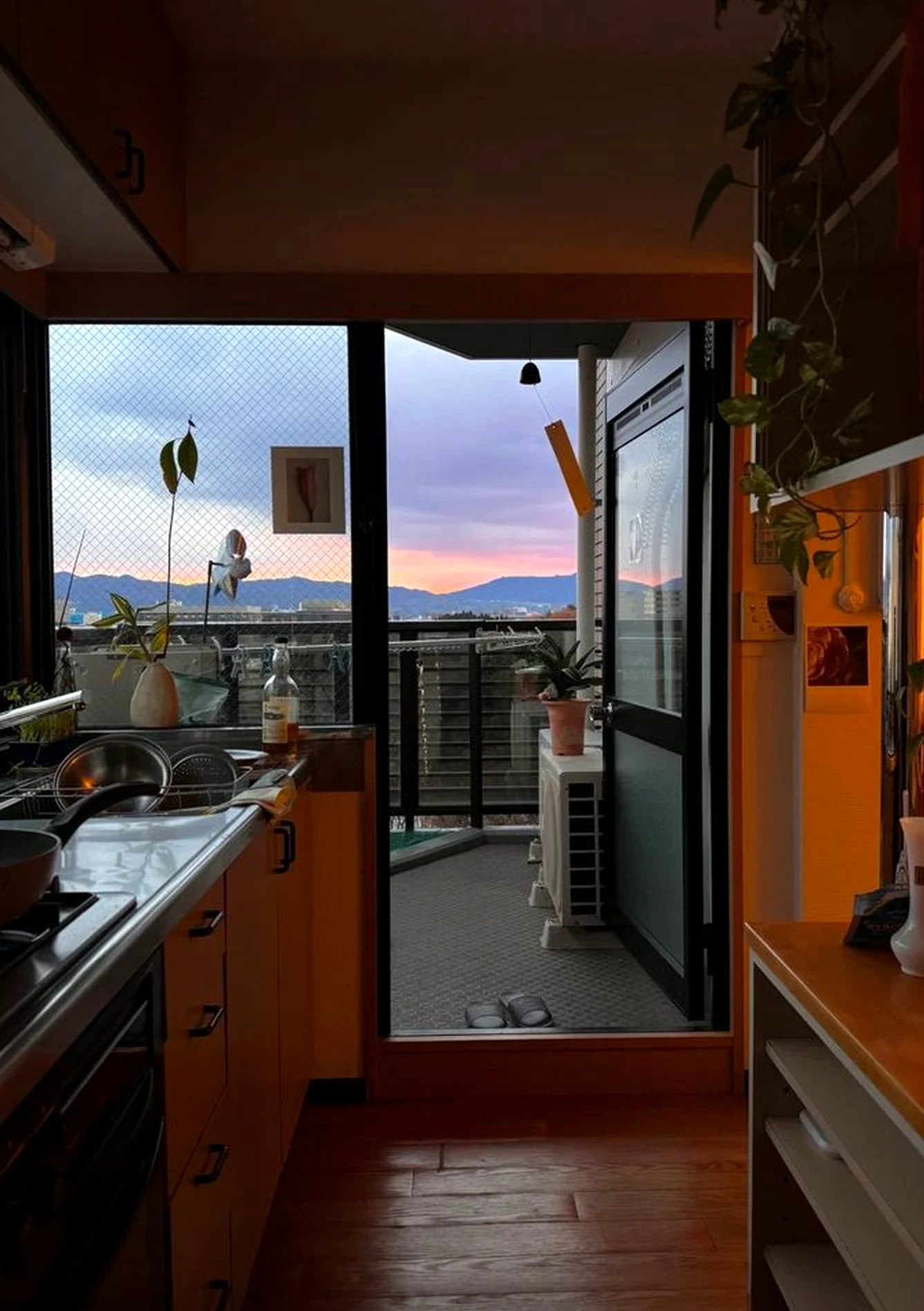 Polished compact workspace gives the entry more shape, so the whole view feels pleasantly composed.