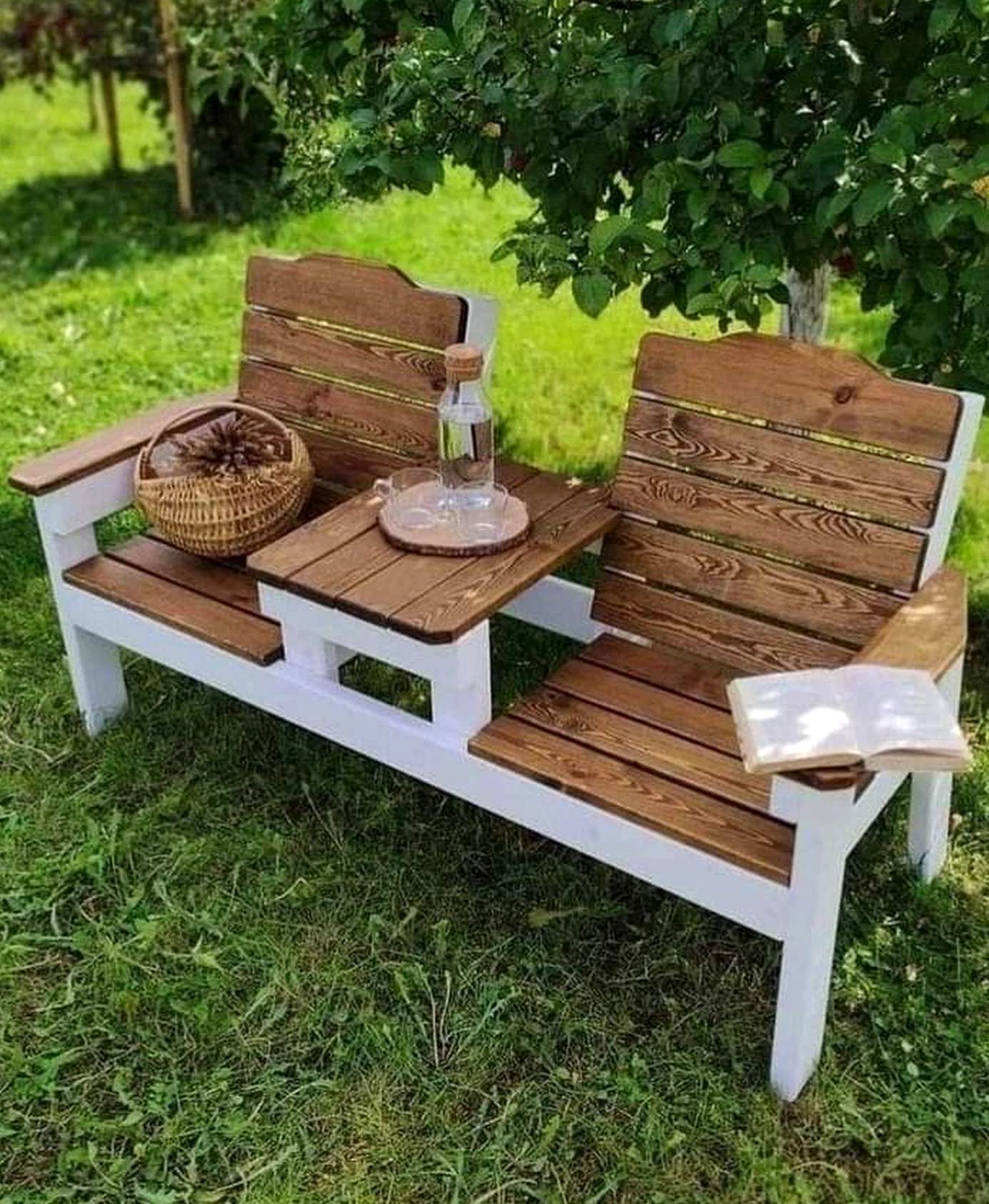 Polished window seat adds clarity across the outdoor space, giving the decor a finish that feels simple yet expressive.