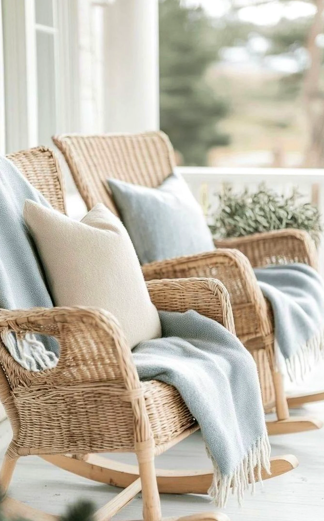 Graceful floor pattern adds freshness across the wall, giving the decor a finish that feels soft at the edges.