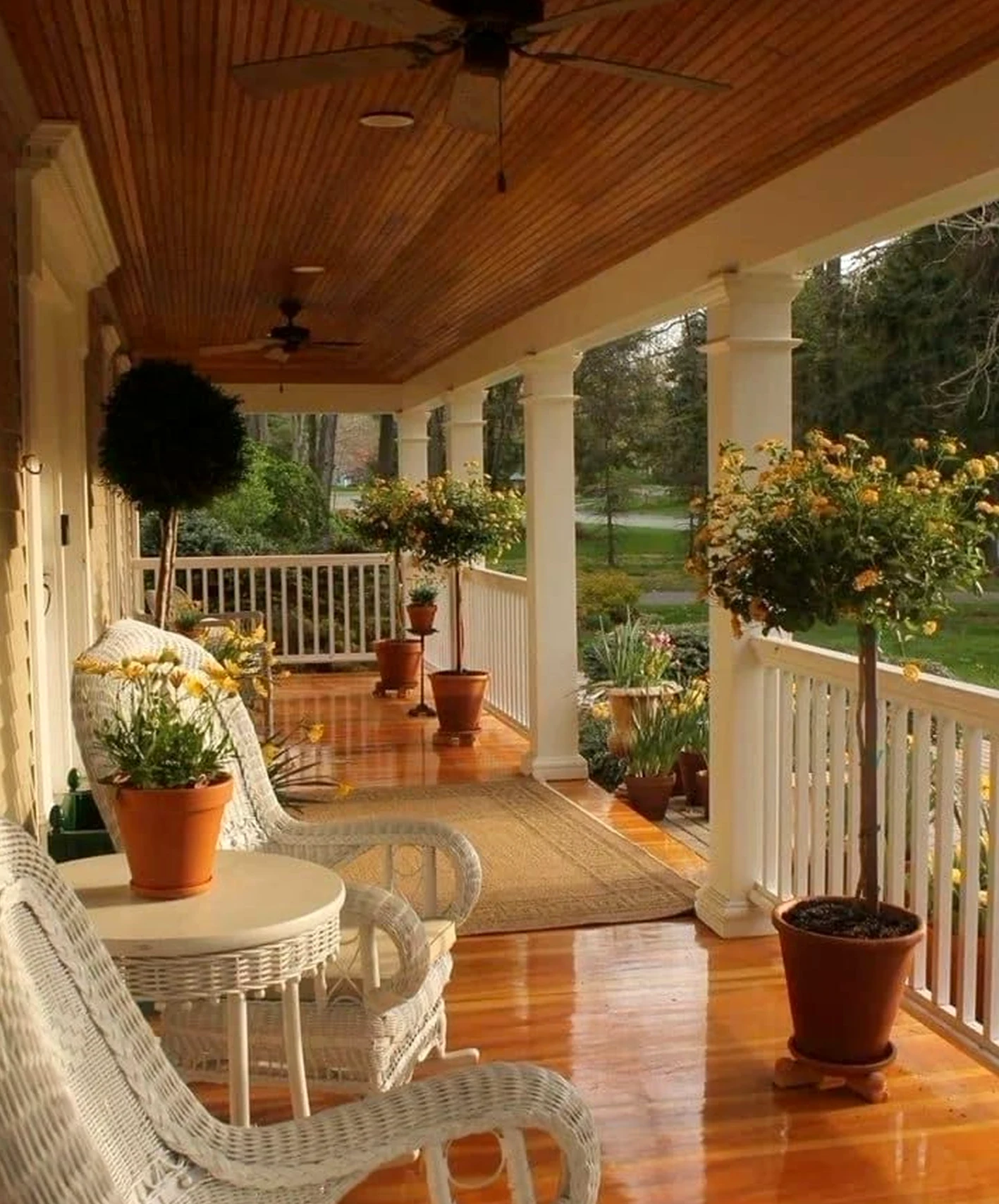 Compact neutral bedroom gives the view more ease, so the whole view feels easy to enjoy.