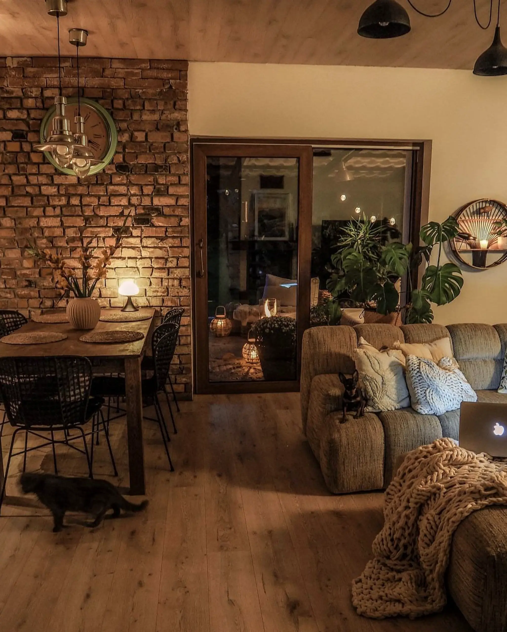 Leafy stair landing anchors the backdrop with clarity, giving the view a mood that feels visually grounded.