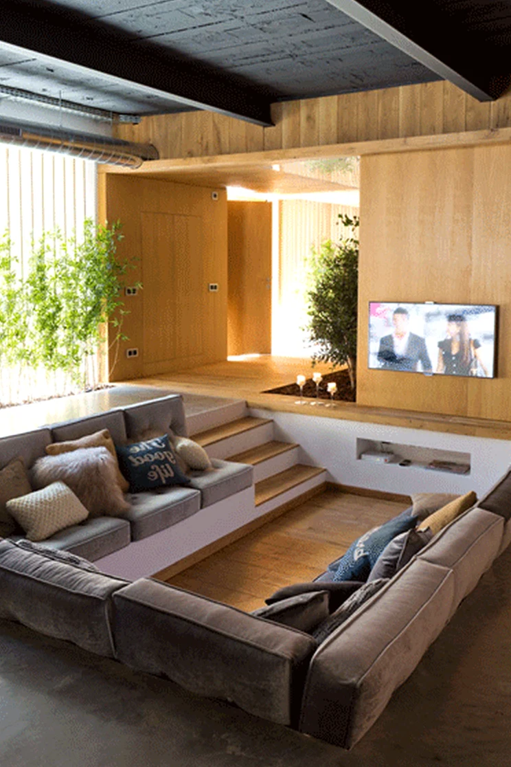 Fresh poolside setting adds a clear layer of movement, helping the backdrop feel open and lived-in.