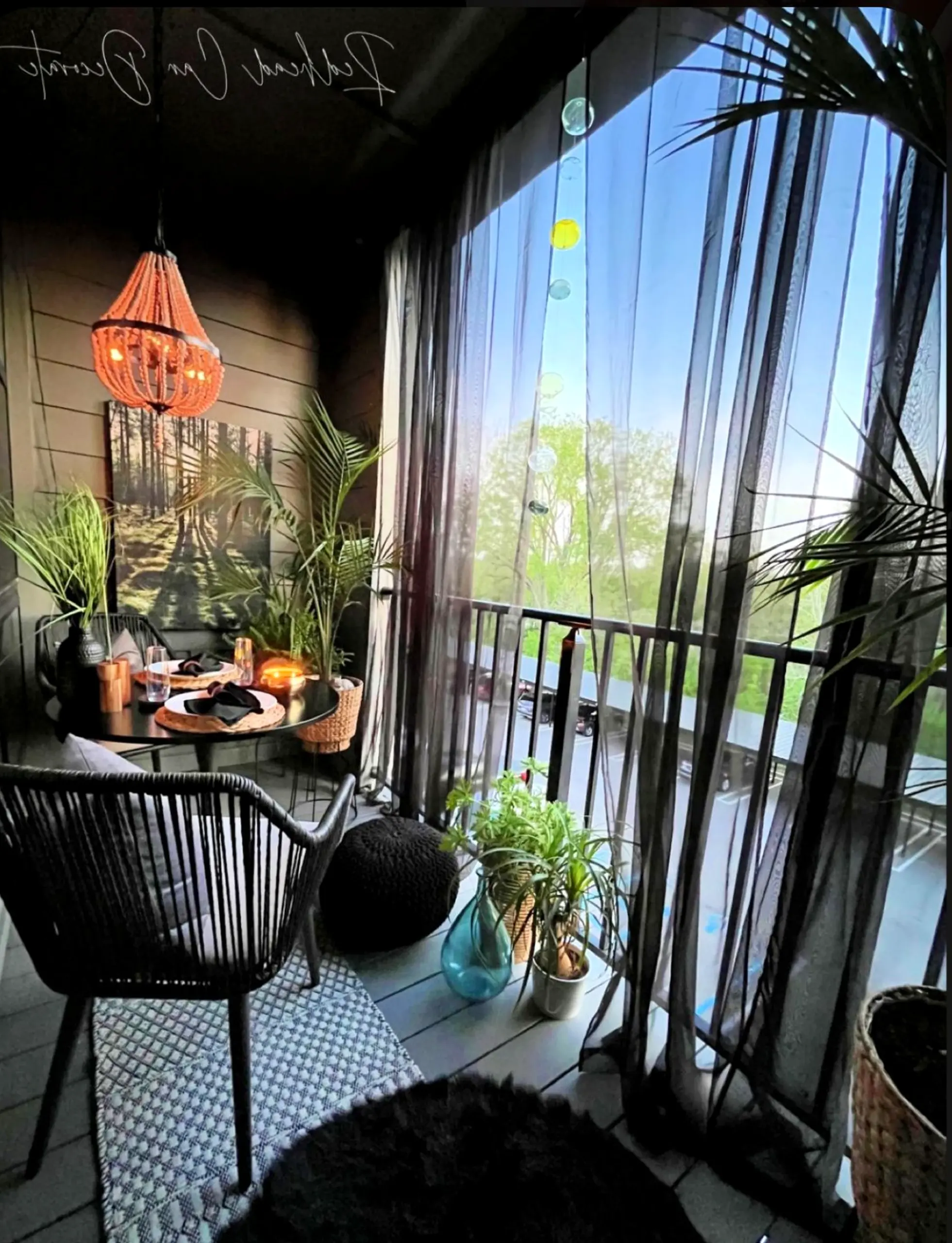 Polished vase display gives the design more shape, so the whole view feels easy to enjoy.