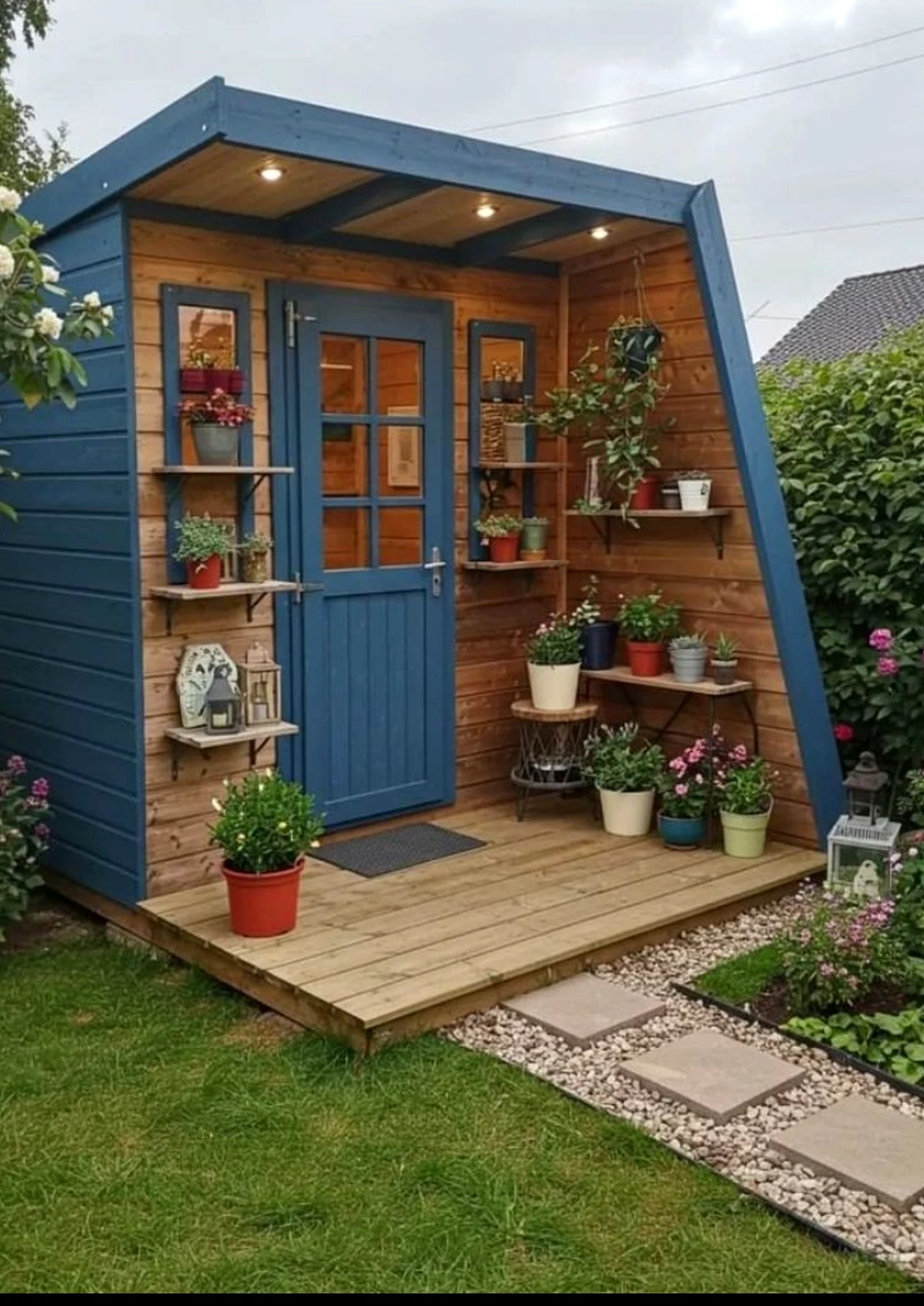 Earthy garden border adds warmth across the design, giving the decor a finish that feels ready for quiet use.