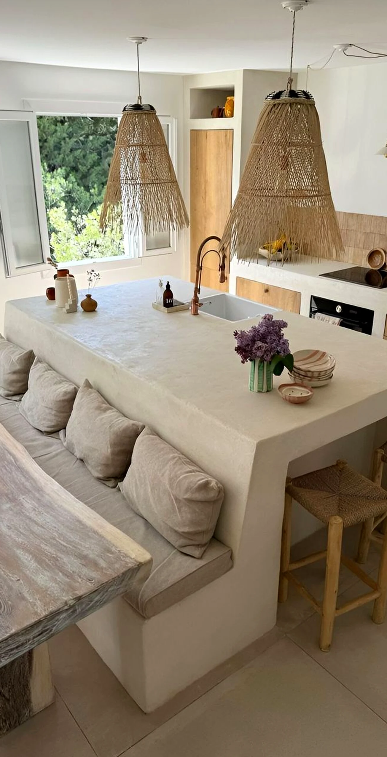 Balanced sunlit room introduces light into the composition, keeping the atmosphere simple yet expressive.