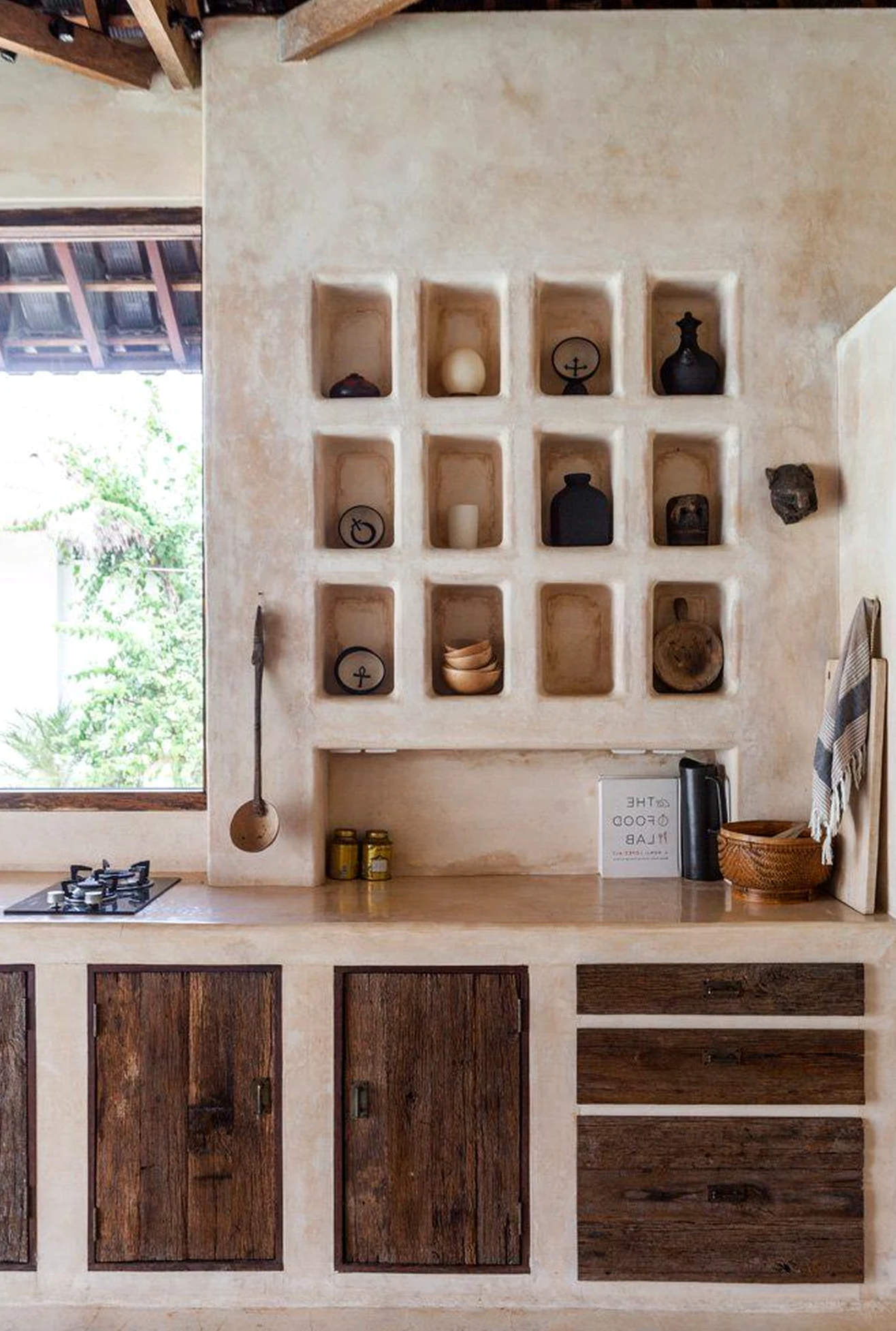Refined storage corner gives the outdoor space more movement, so the whole view feels ready for quiet use.