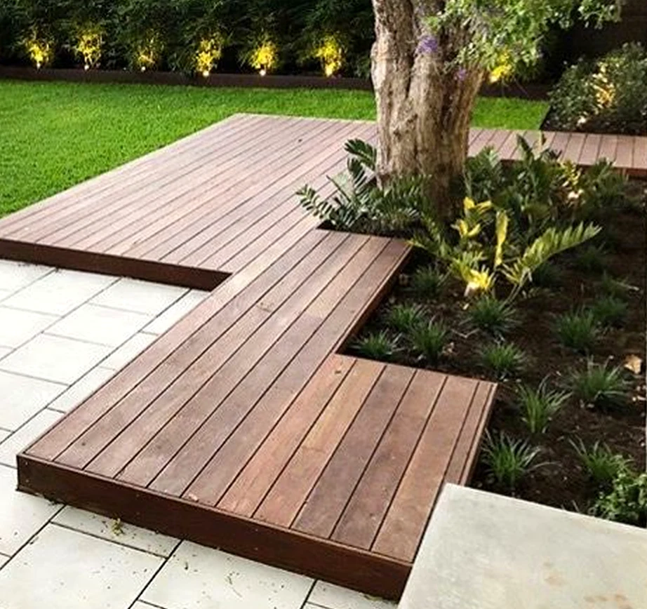 Open sink area brings a useful note of depth, making the outdoor space feel fresh and intentional.