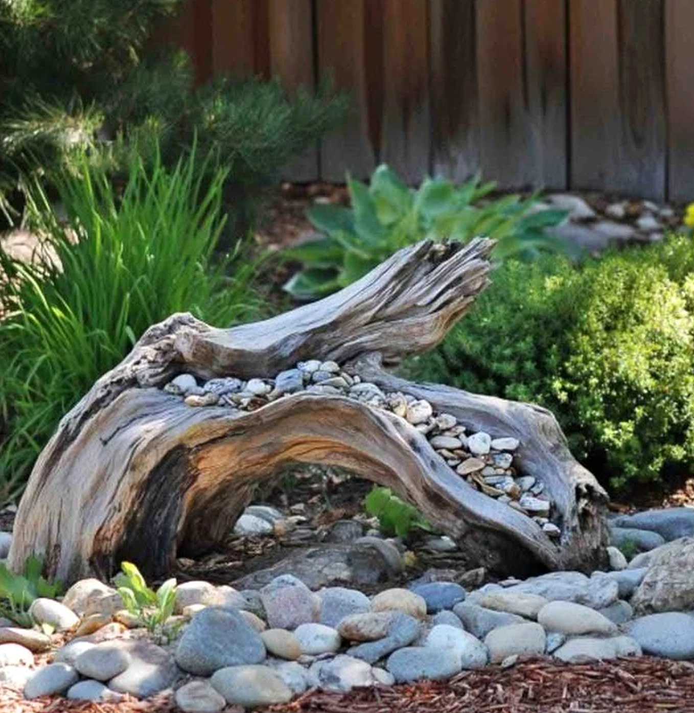 Subtle porch bench adds a clear layer of contrast, helping the table feel simple yet expressive.